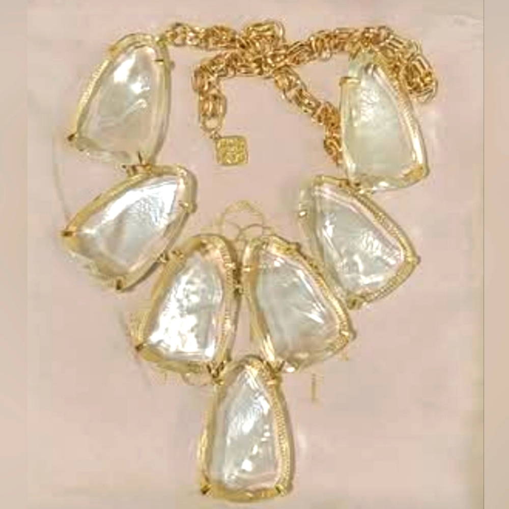 Kendra Scott Harlow Mother Pearl Statement Necklace.